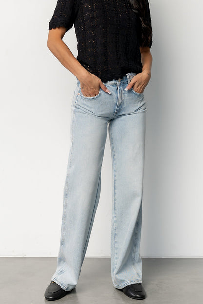 Riley Mid Rise Relaxed Fit Jeans | Light Wash